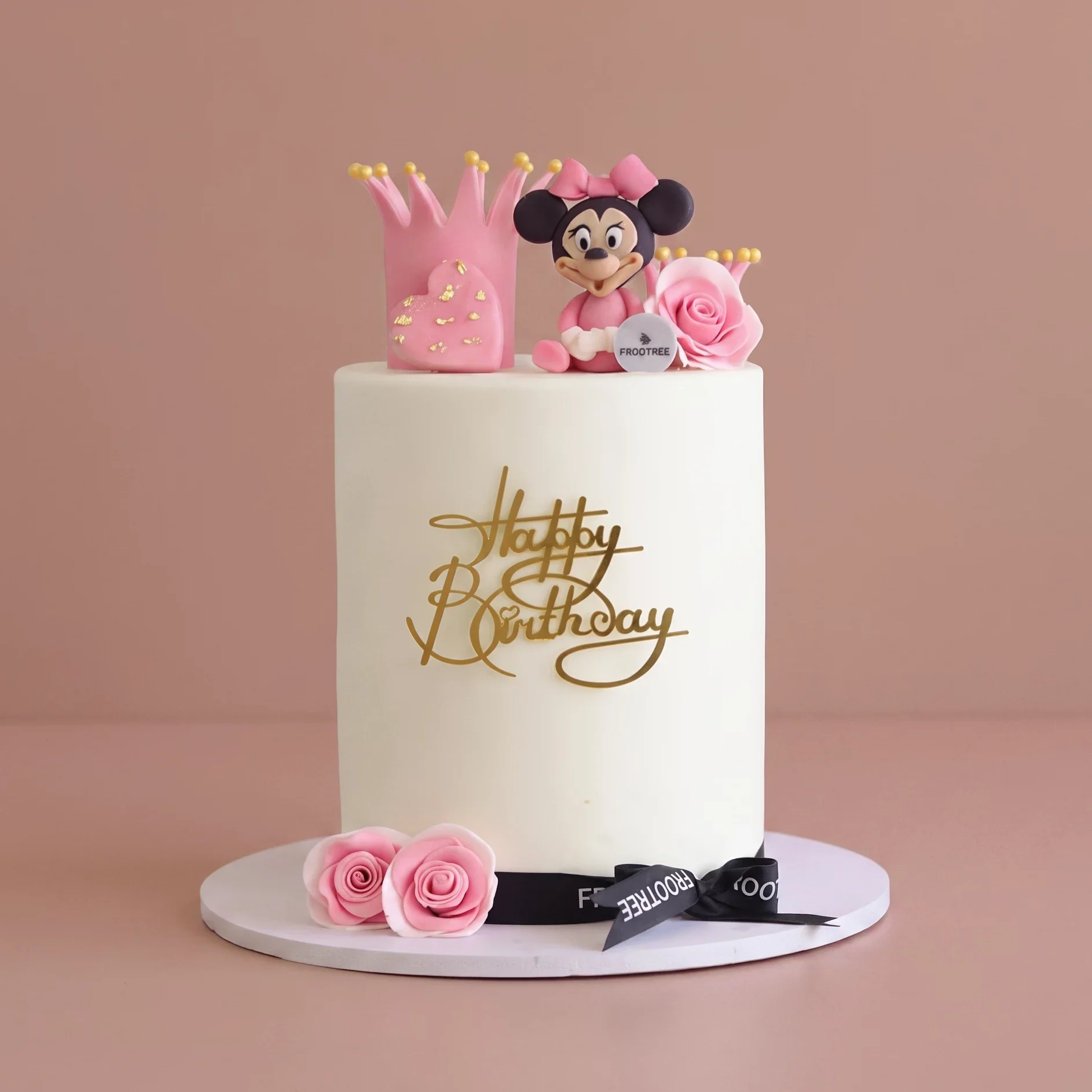 Minnie Mouse Fondant Cake