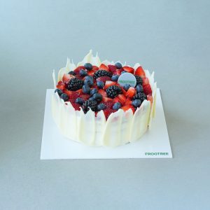 White Chocolate Berry Cake